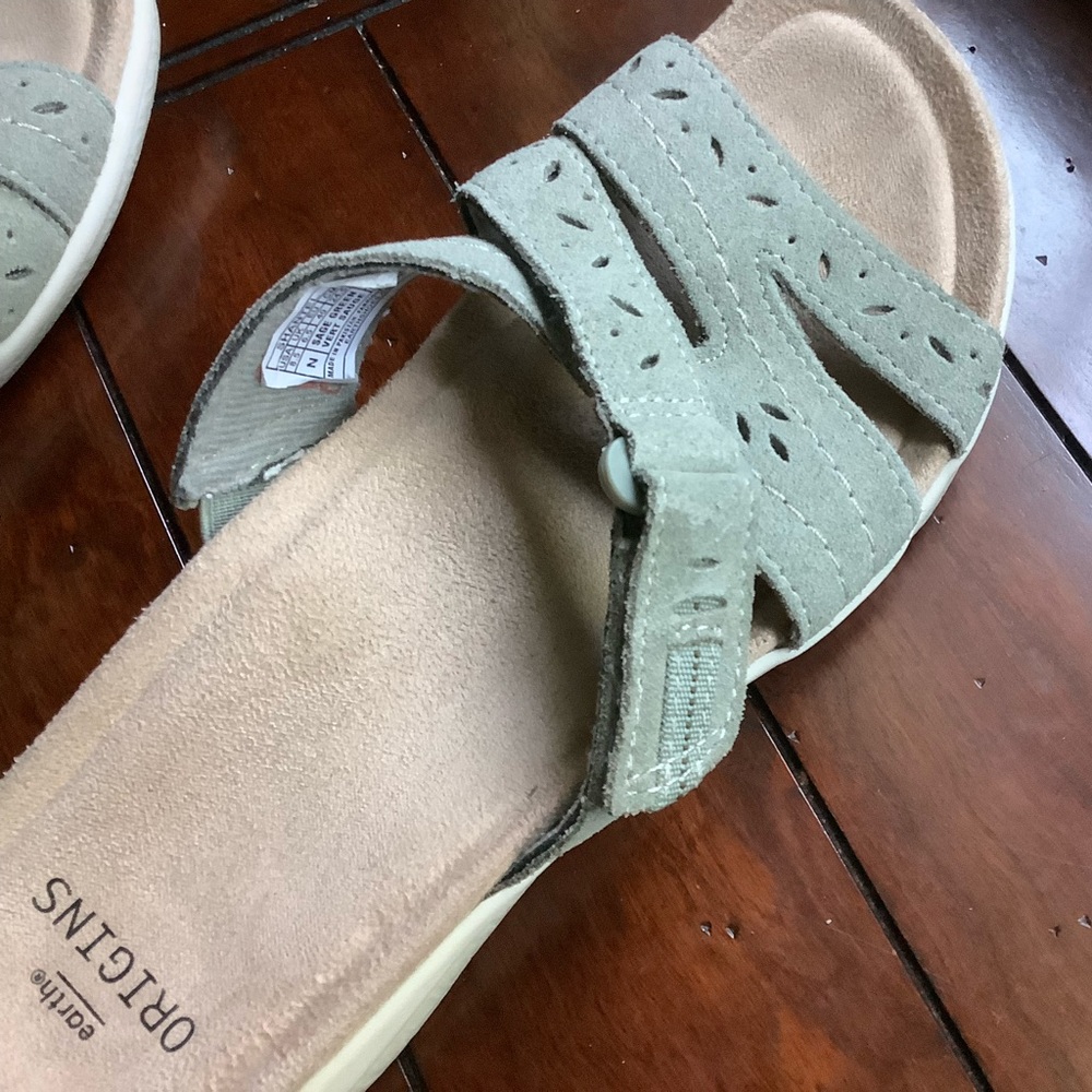Earth Origins Shantel Suede Leather Sandals - Picture 4 of 8